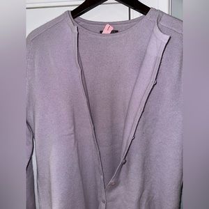 CLASSIQUE ENTIER, LAVENDER, WOMEN’S CASHMERE LUXURY SHIRT/SWEATER SET    Size: L